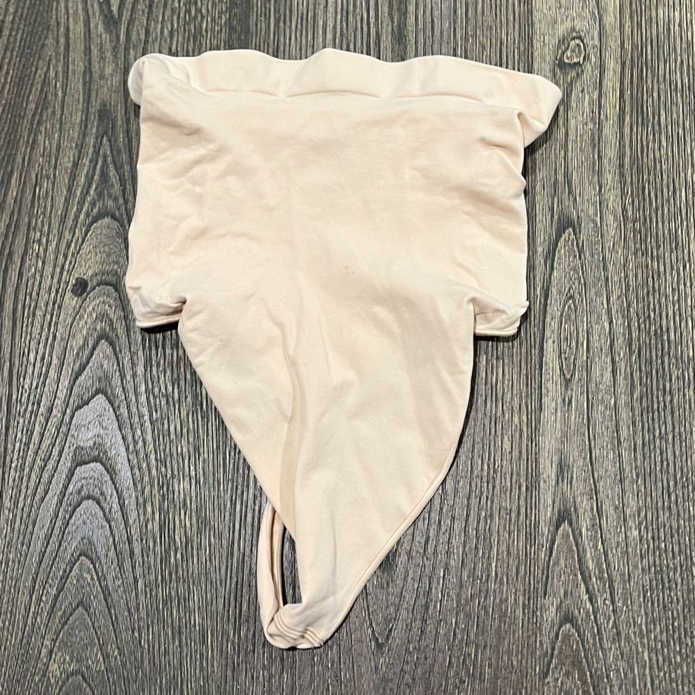 NWOT Skims Seamless Sculpt Mid Waist Thong Brief Shapewear Fitted Stretch Sand L